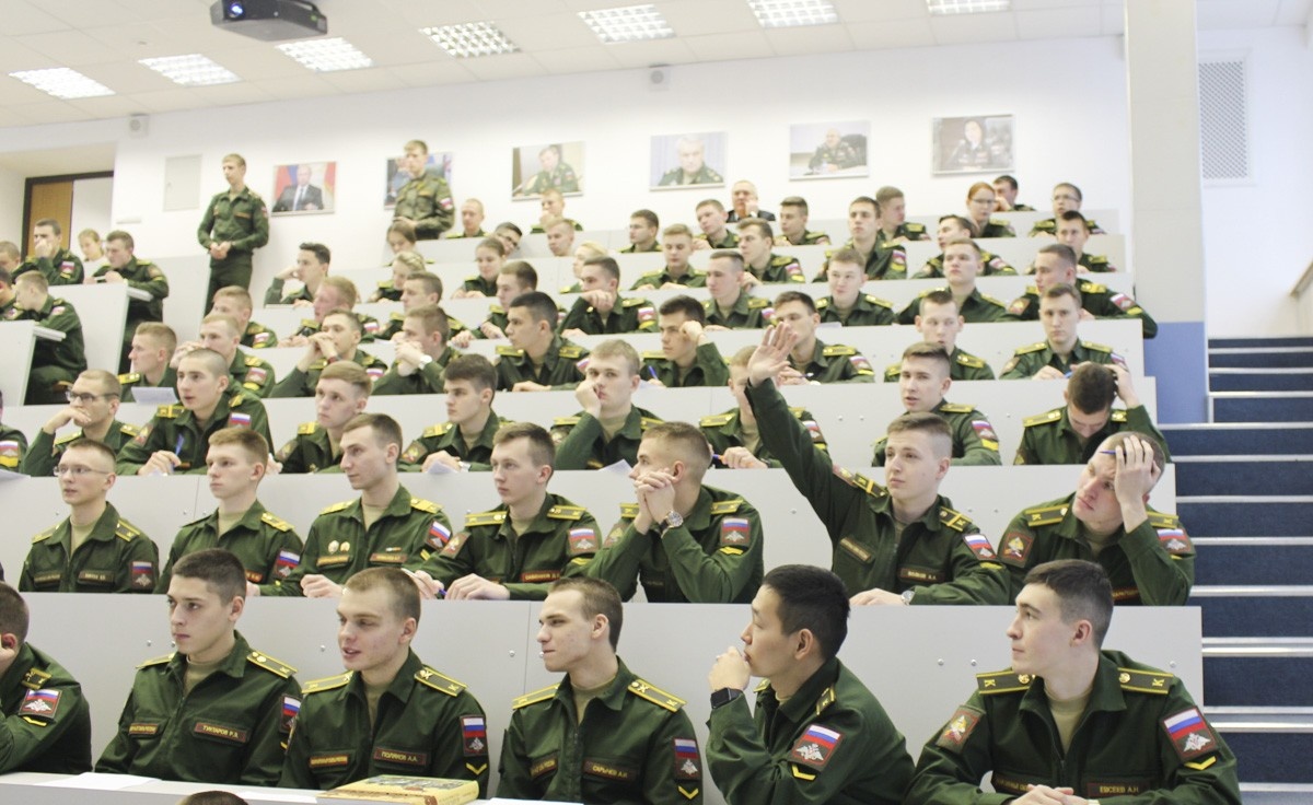 Профессиональная система подготовки офицерских кадров в Российской армии и других силовых структурах РФ одна из лучших в мире.