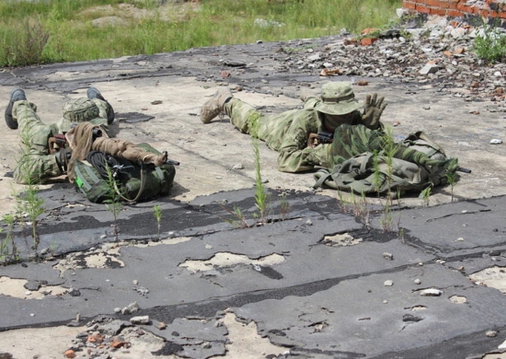 Снайперы Приморской общевойсковой армии ВВО совершенствуют навыки стрельбы в городских условиях.