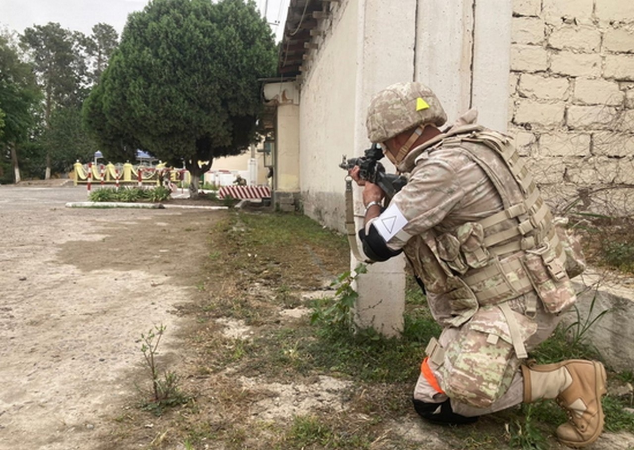 Тренировка по противодействию терроризму состоялась на военной базе РФ в Таджикистане.