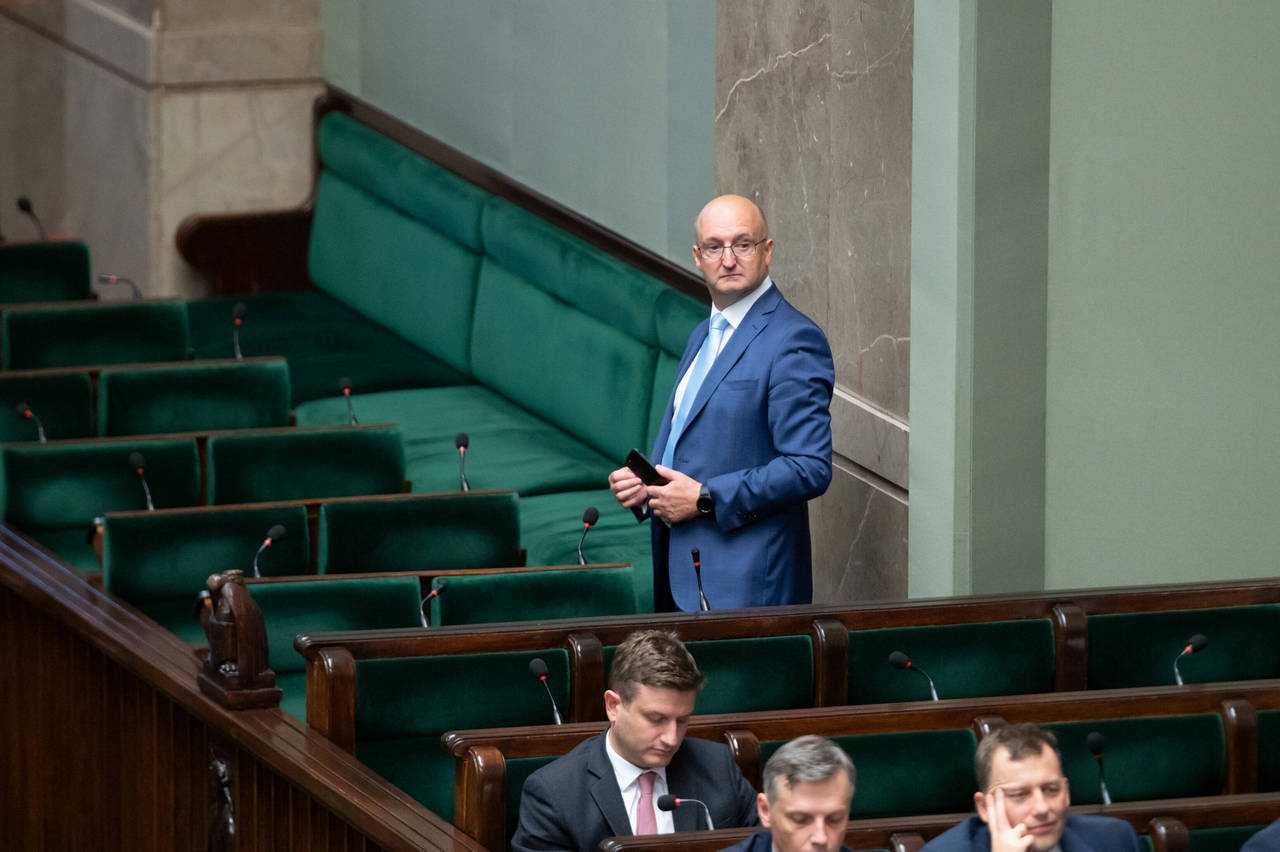 Заместитель главы польского МИД Пётр Вавжик предупредил, что ЕК превращается в чисто политическую структуру.