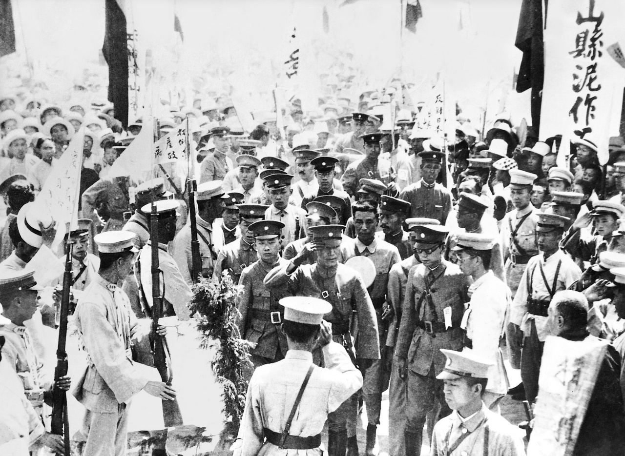 Чан Кай-ши на параде после того, как его войска вошли в Шанхай, 22 марта 1927 года.