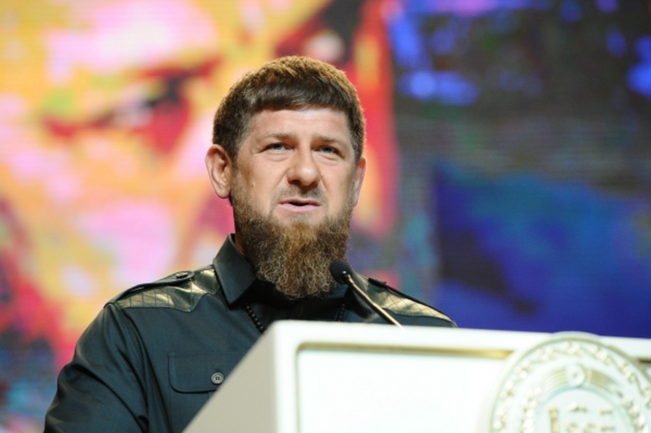 Глава Чечни Рамзан Кадыров призвал военачальников последовать примеру полководцев Великой Отечественной и подумать о Родине.