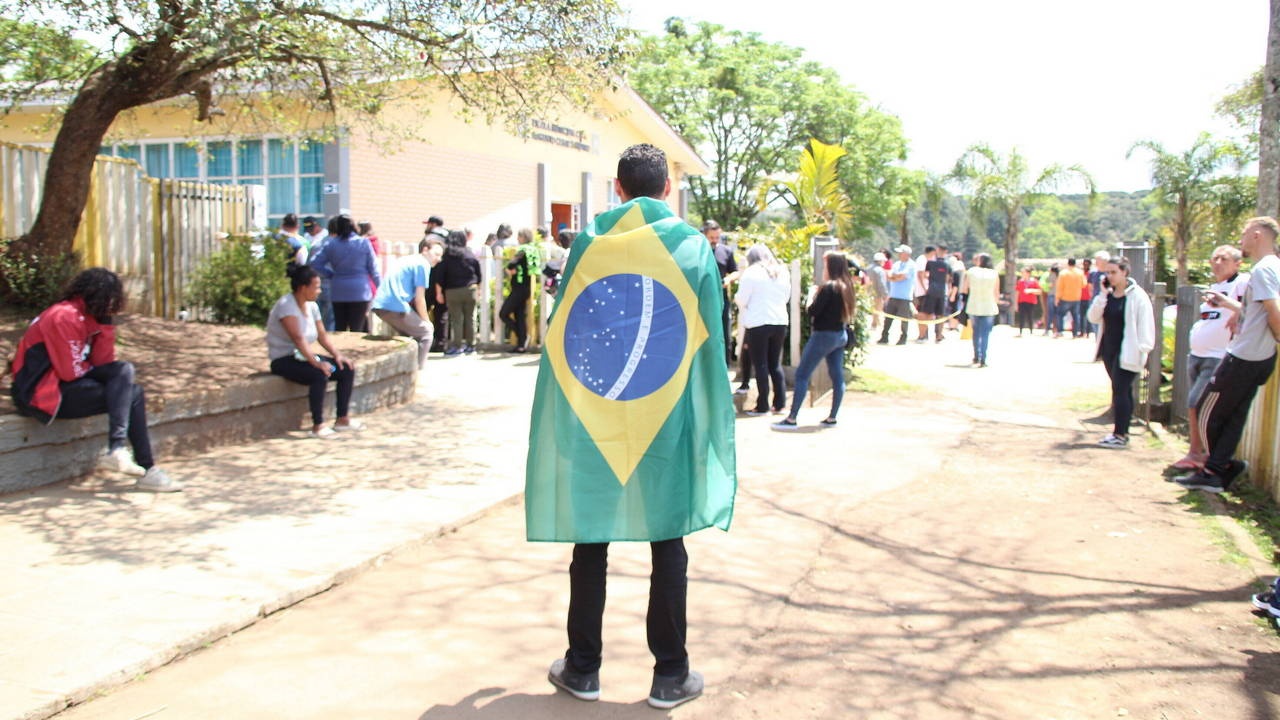 Что будет в Бразилии: из двух президентов выберут военный переворот?