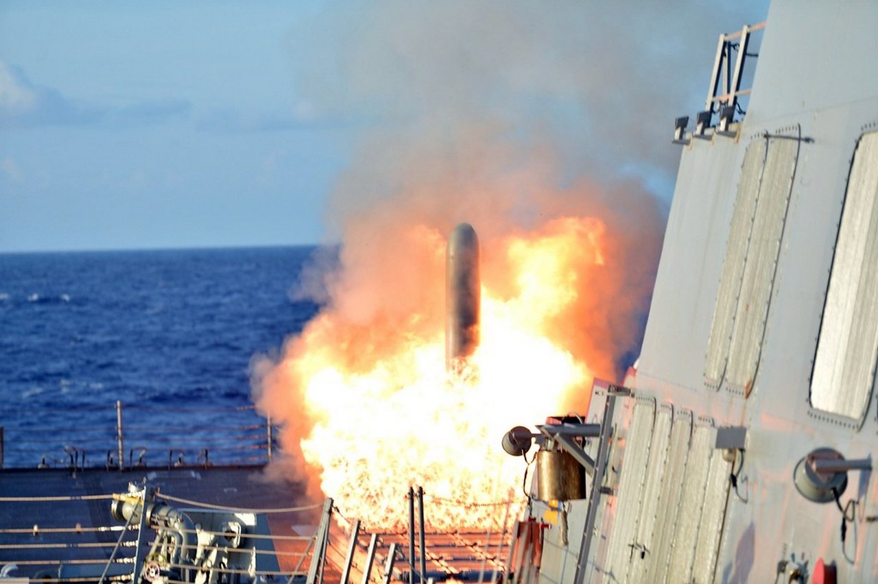 Запуск ракеты «Toмагавк» с эсминца УРО USS Lasern.