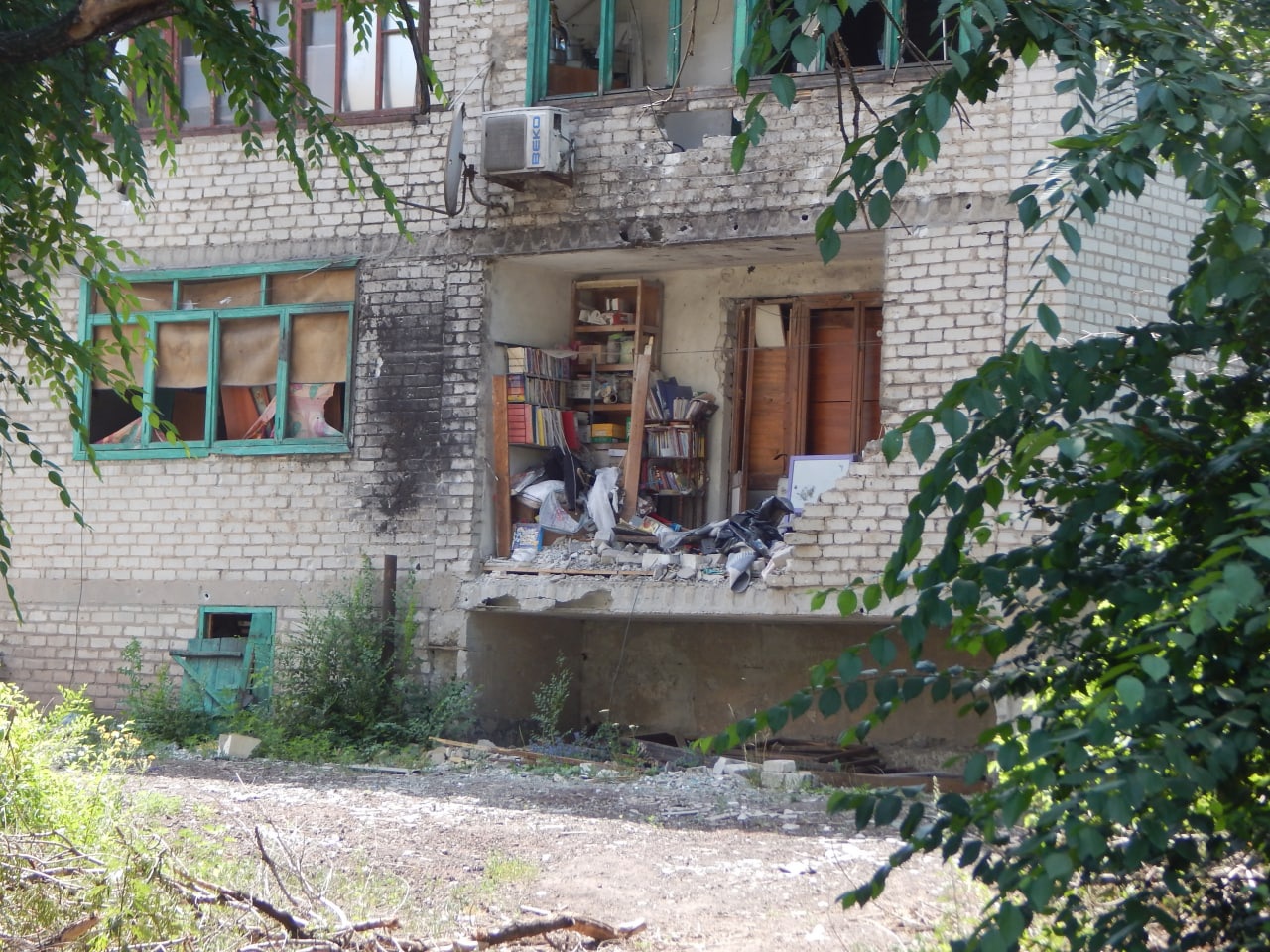 Золотое освободили. Именно тут война не прекращалась и не затихала ни на день все восемь лет.