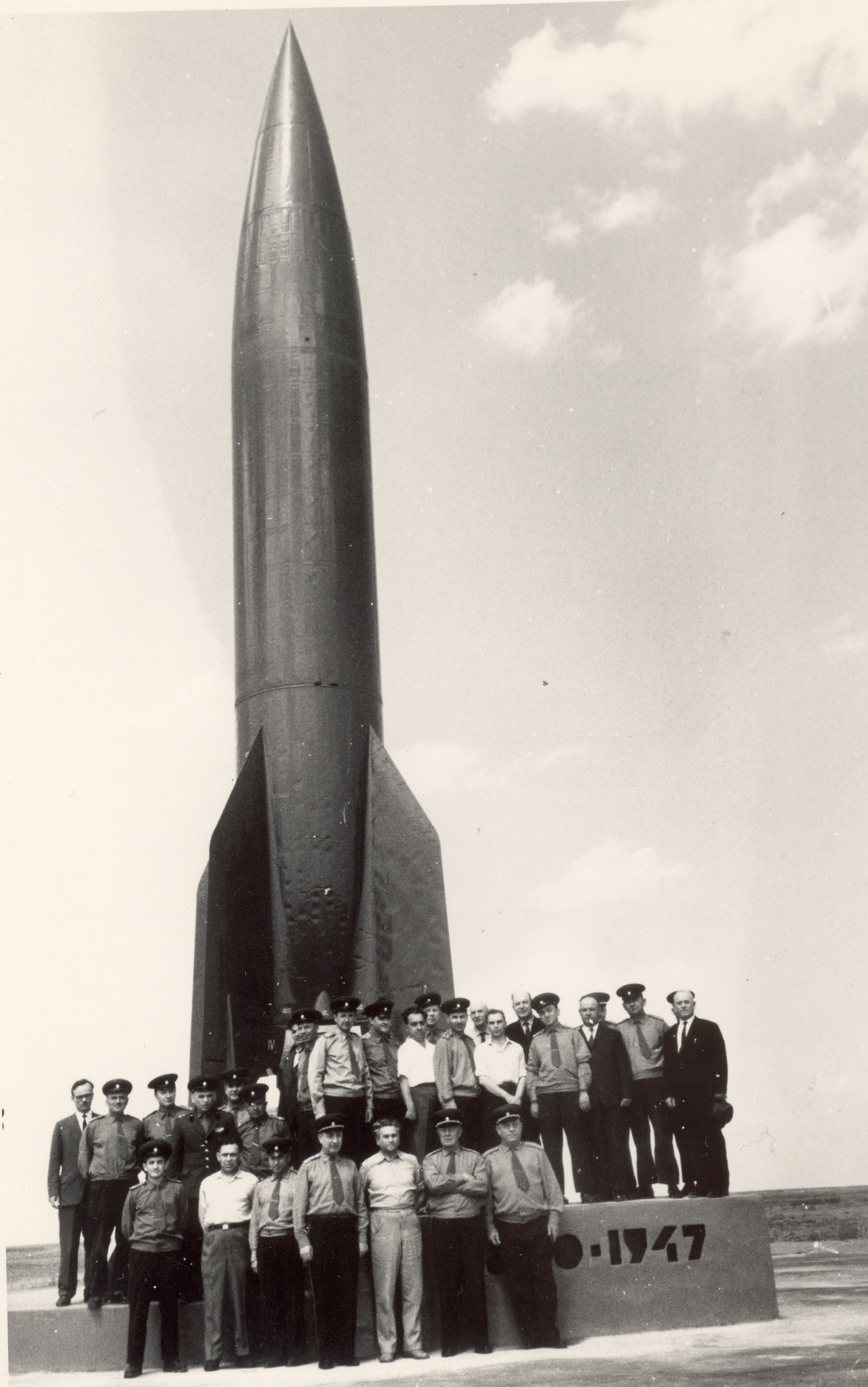 Памятник в честь запуска первой ракеты Фау-1. Капустин Яр.