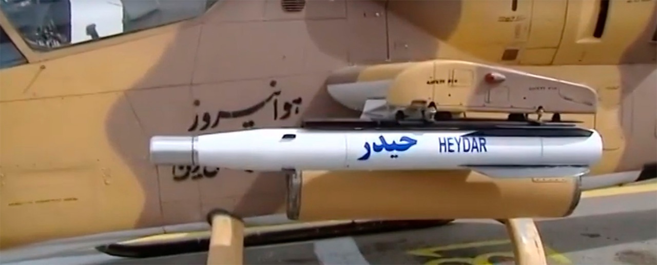 Управляемая иранская ракета Heydar класса «воздух-поверхность» на внешней подвеске вертолёта.