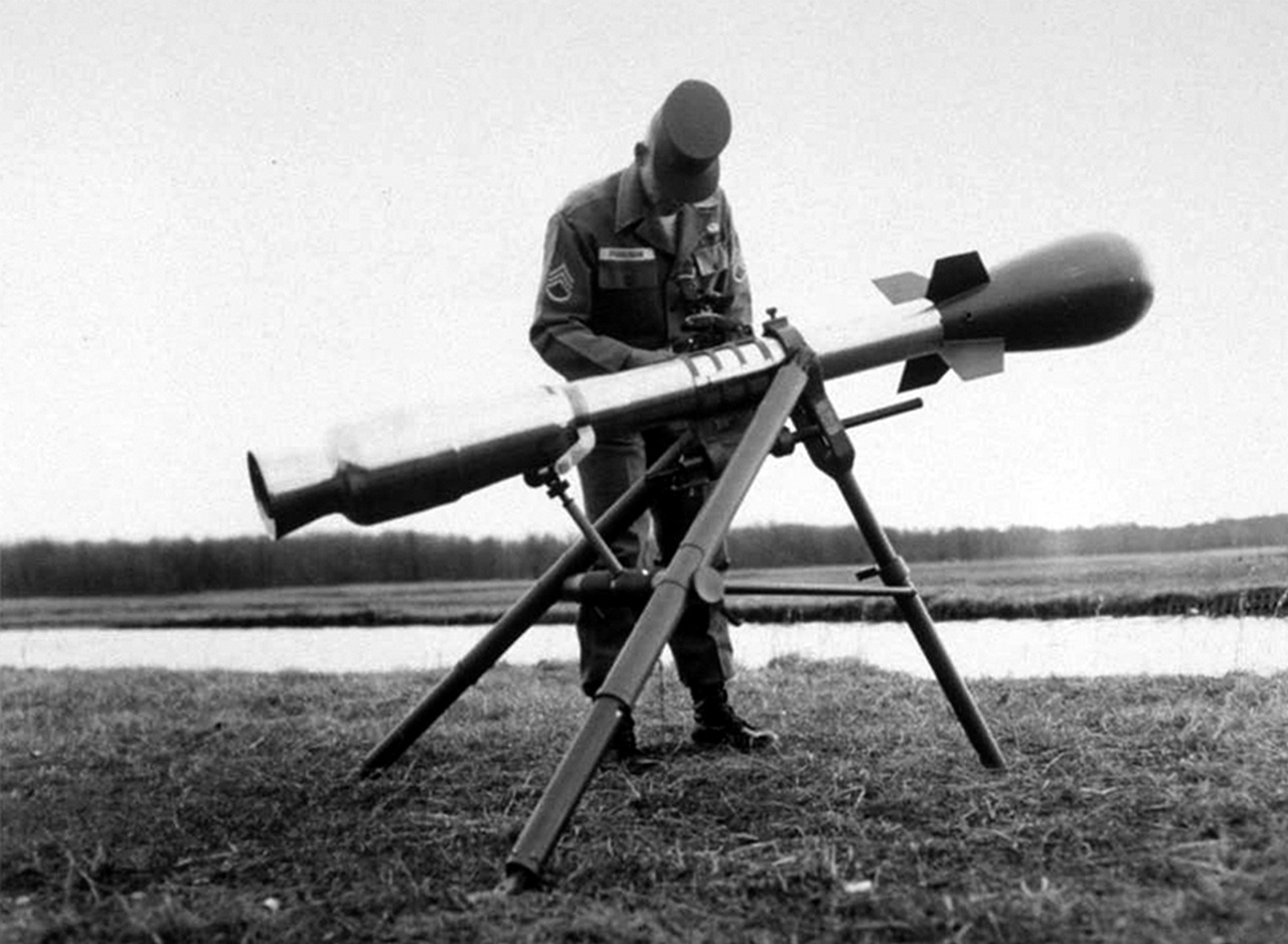 Система «Дэйви Крокетт» - безоткатное орудие на треноге для стрельбы ядерным боеприпасом M388.