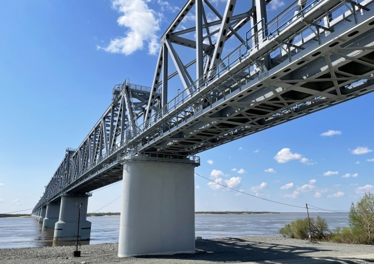 Россия завершила строительство первого трансграничного моста в Китай.