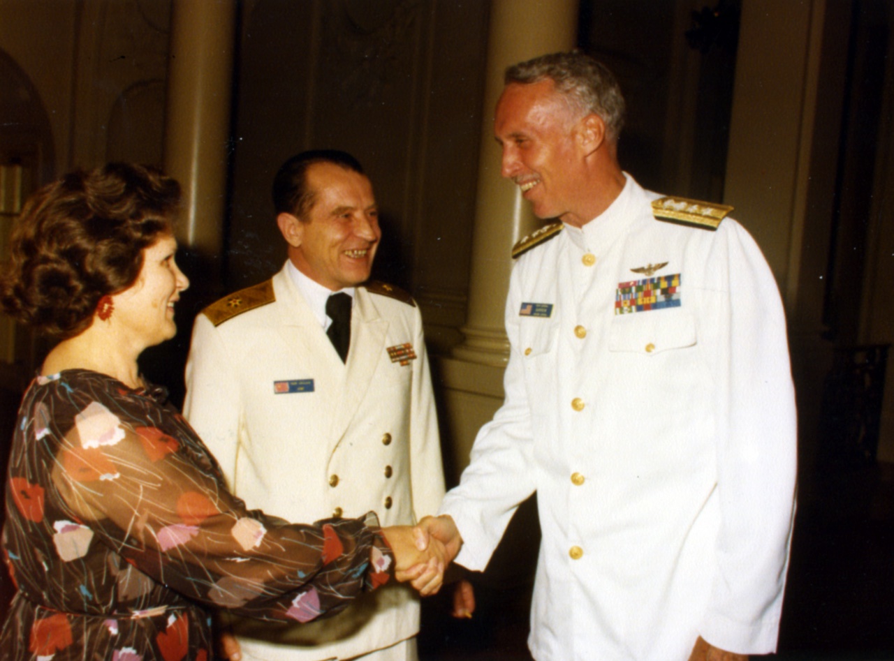 Во время дипломатического приёма, США. Второй слева - контр-адмирал И. Сакулькин.