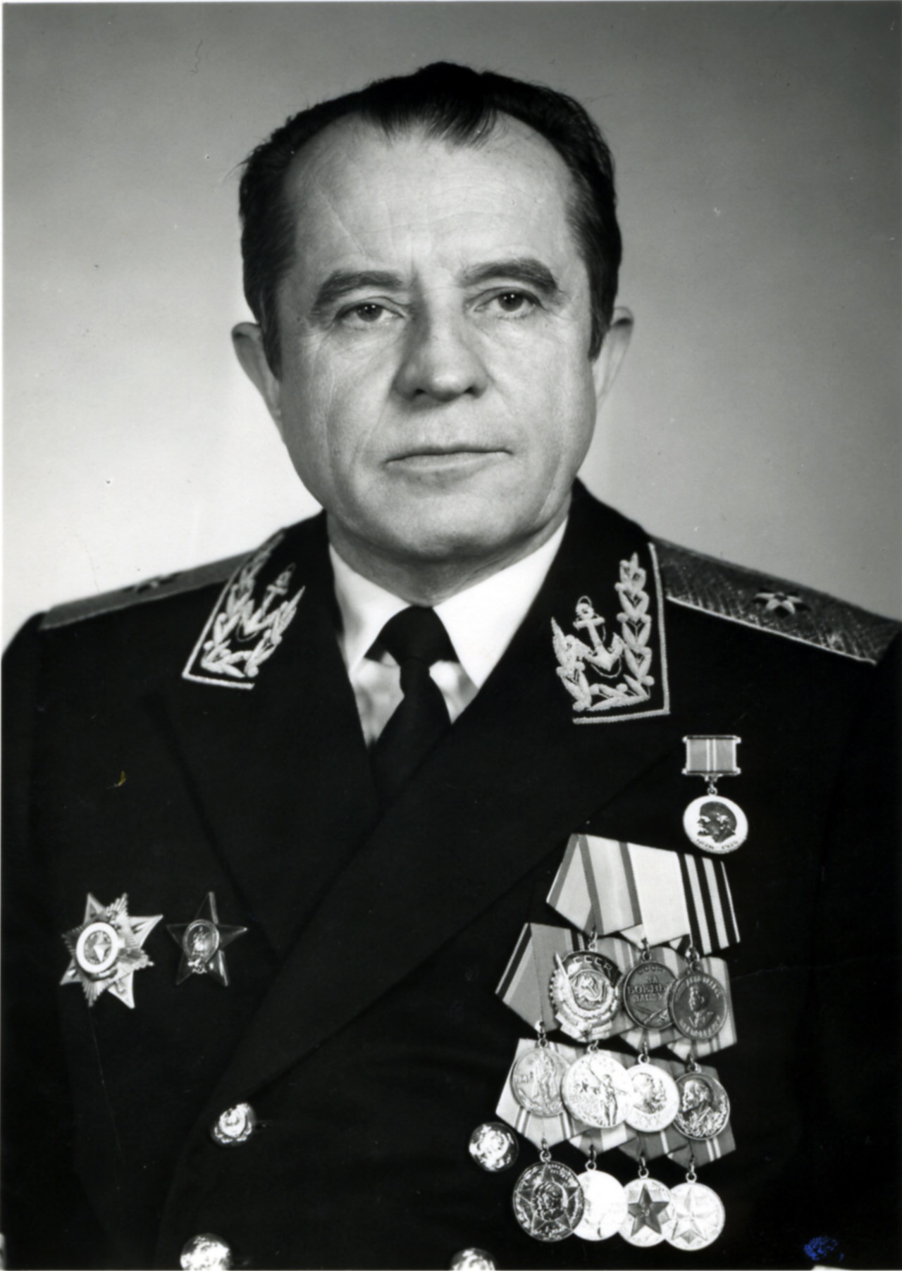 Контр-адмирал И. Сакулькин.