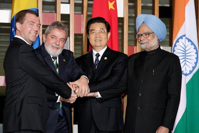 Дмитрий Медведев (Россия), Луис Инасиу Лула да Силва (Бразилия), Ху Цзиньтао (Китай), Манмохан Сингх (Индия). Апрель 2010 года.