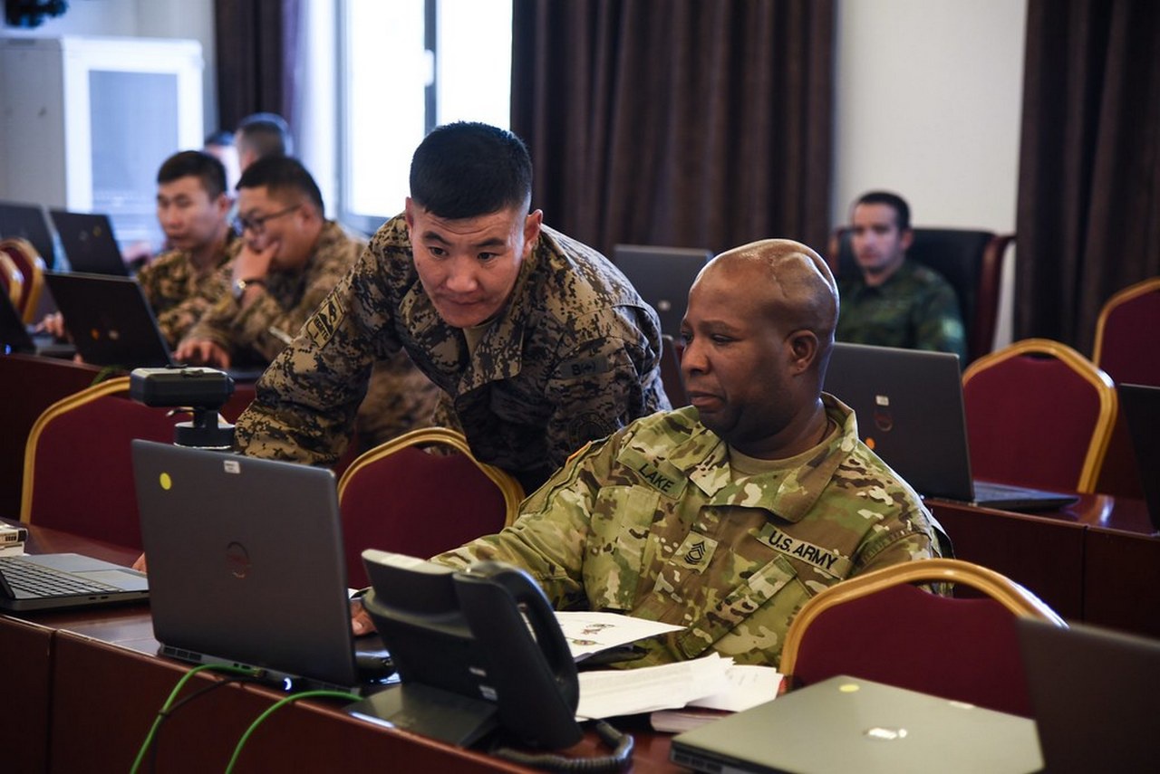 Военнослужащие Национальной гвардии США вместе с партнёрами из Казахстана, Киргизии и Узбекистана тренируются в рамках военных учений «Региональное сотрудничество-22» в Таджикистане, 11 августа 2022 г.