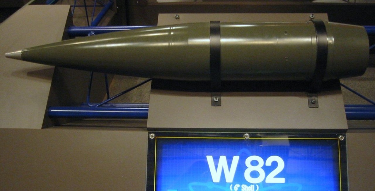 Ядерный артиллерийский снаряд W82 калибра 155 мм (снят с вооружения). Стоимость единицы оружия оценивалась в 4 млн долл. США.