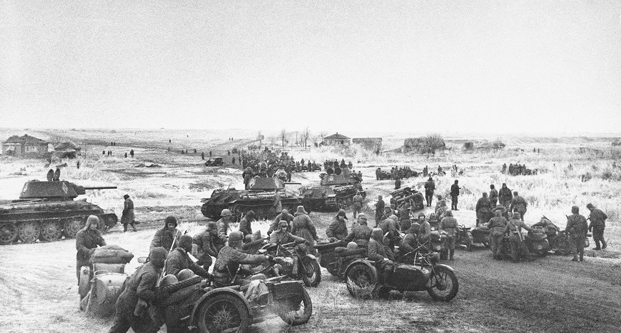 Советская механизированная часть во время наступления под Сталинградом, ноябрь 1942 г.