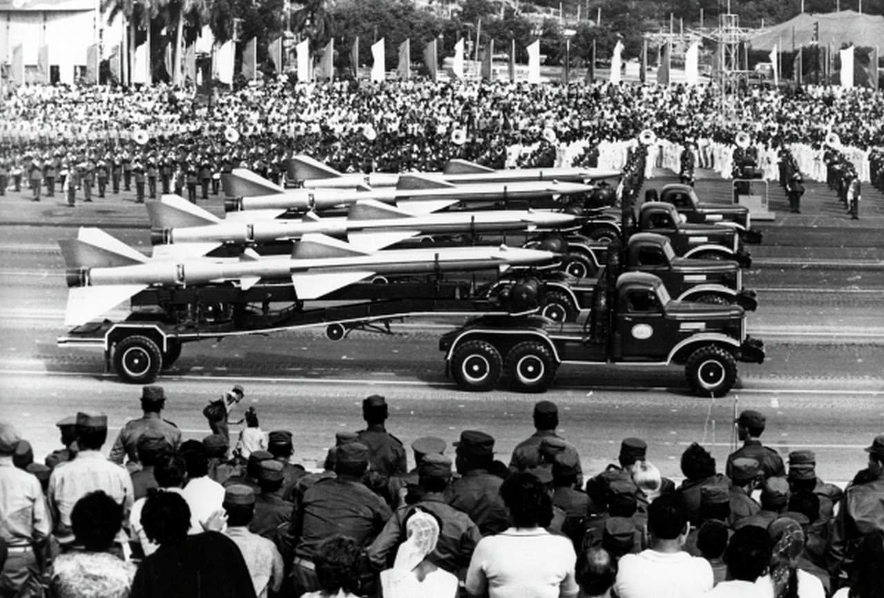 Зенитно-ракетные комплексы С-75 на военном параде в Гаване.