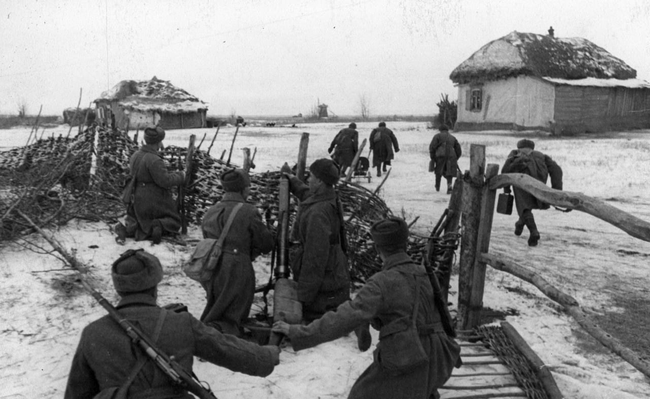 Расчёт советского 82-мм миномёта. Сталинград, декабрь 1942 г.