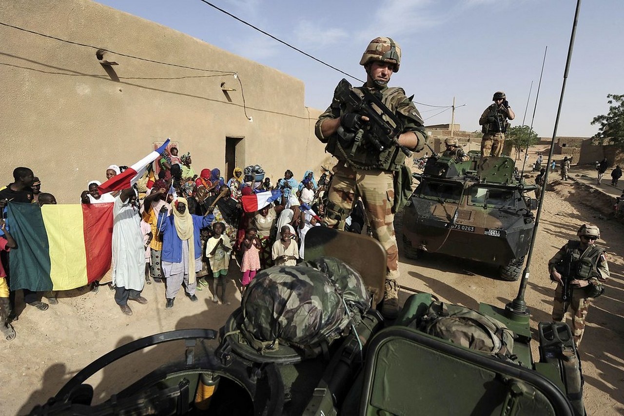 Французские солдаты во время операций в Мали, 2013 г.