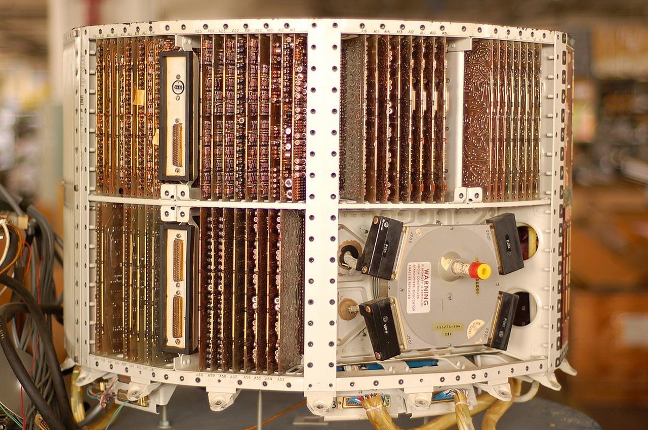 Бортовой компьютер Autonetics[en] D-17 системы наведения МБР Minuteman-I.