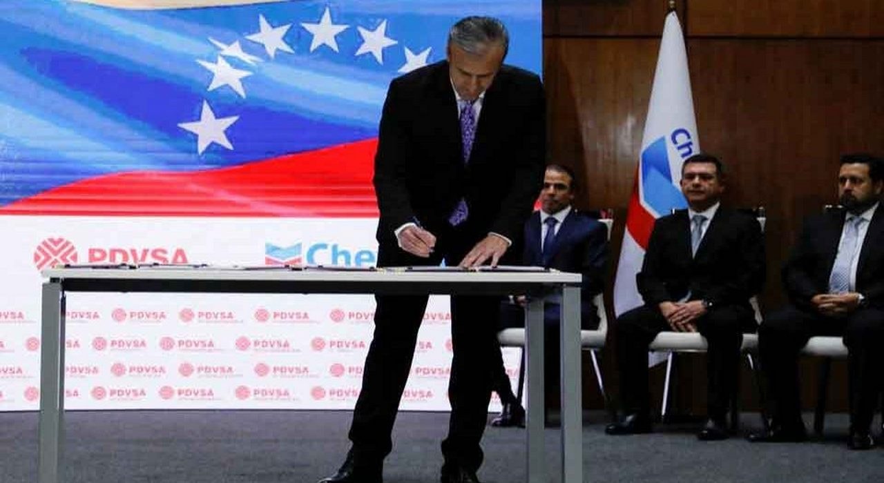 Венесуэла и Chevron подписали контракты на продолжение совместной деятельности.