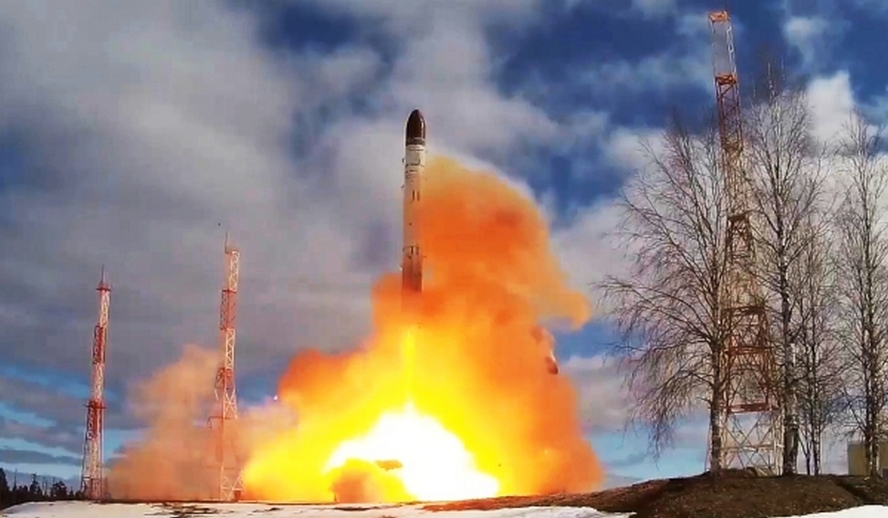 Запуск межконтинентальной баллистической ракеты стационарного базирования «Сармат» с космодрома Плесецк в Архангельской области.