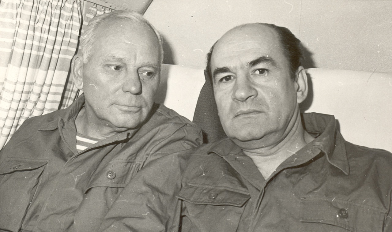Полковник А. Лазаренко (слева).