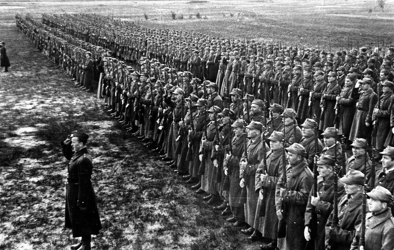 Части армии Андерса на построении перед убытием из СССР, 1942 г.