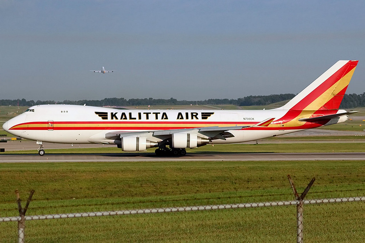 Самолёт Boeing 747-400F авиакомпании Kalitta Air, участвующей в перевозках оружия.