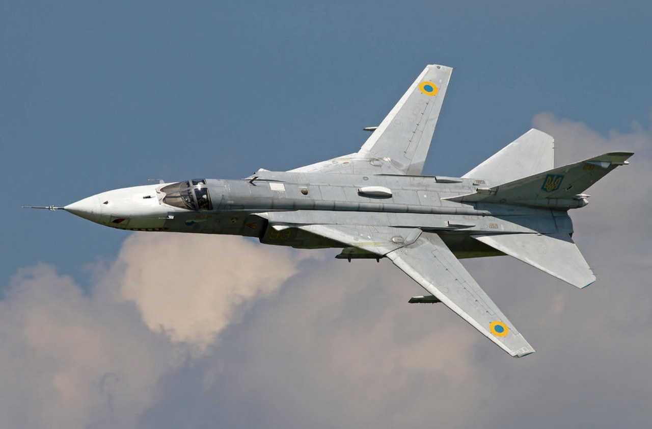 Бомбардировщик Су-24 ВВС Украины.