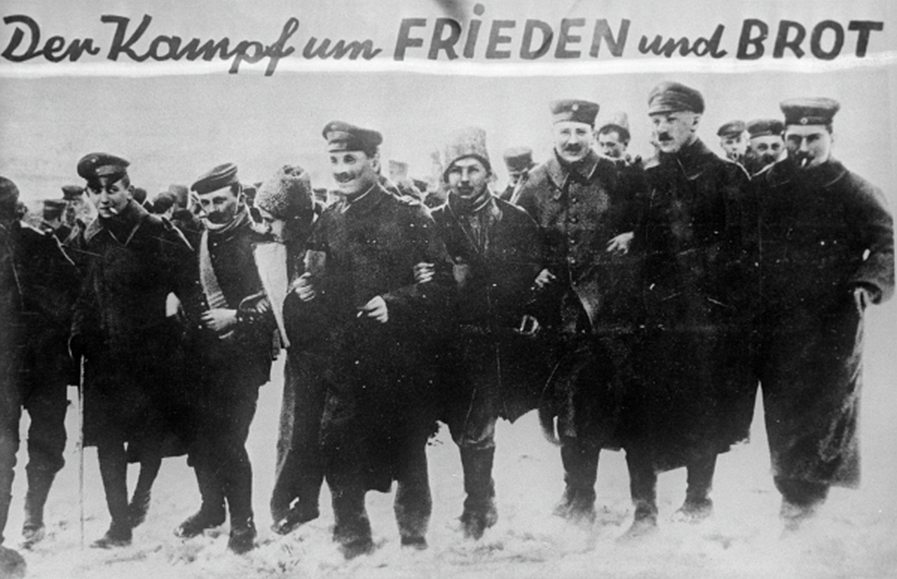 Братание  русских и германских солдат на Восточном фронте, 1917 г.