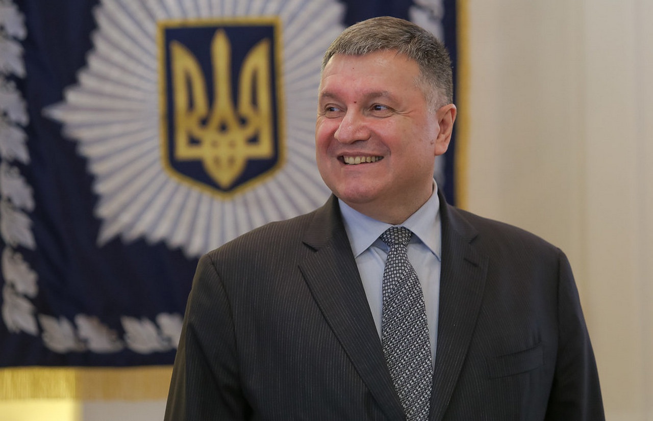 Как политическая фигура Аваков мощнее, жёстче и гораздо опытнее нынешнего президента Украины.