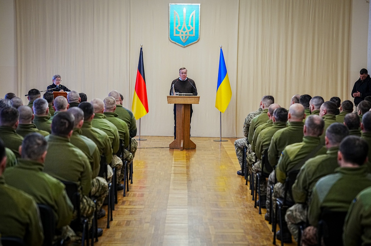Министр обороны Германии на встрече с «сержантами».