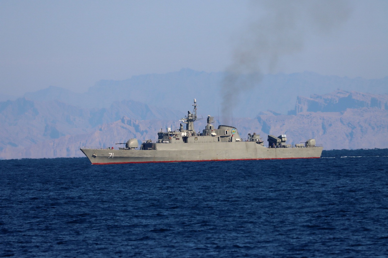 Иранский корабль в Ормузском проливе.