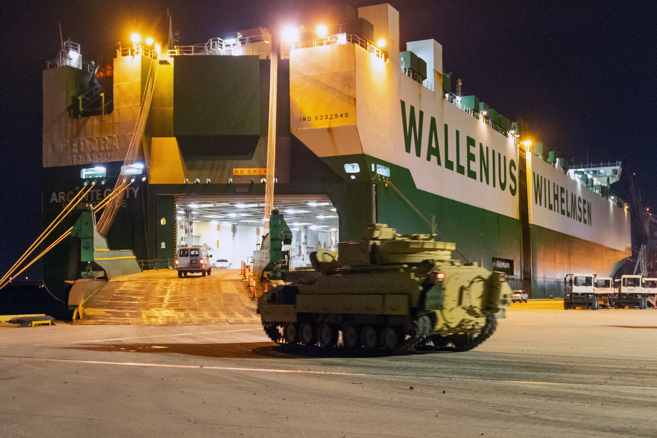 Транспортное командование США отправило более 60 БМП Bradley в рамках пакета военной помощи Украине, 25 января 2023 г.