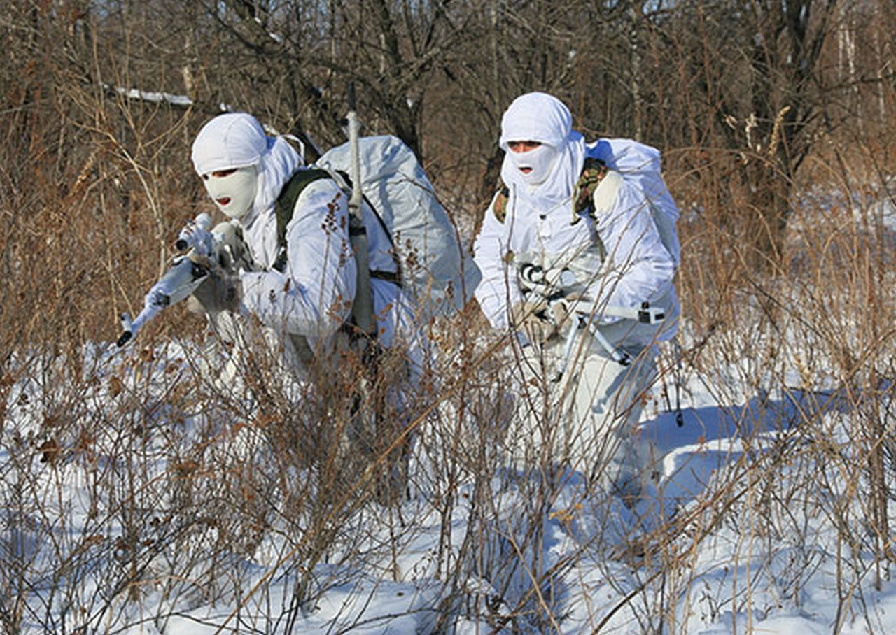 Курсанты Центра снайпинга Восточного военного округа выходят на огневой рубеж.