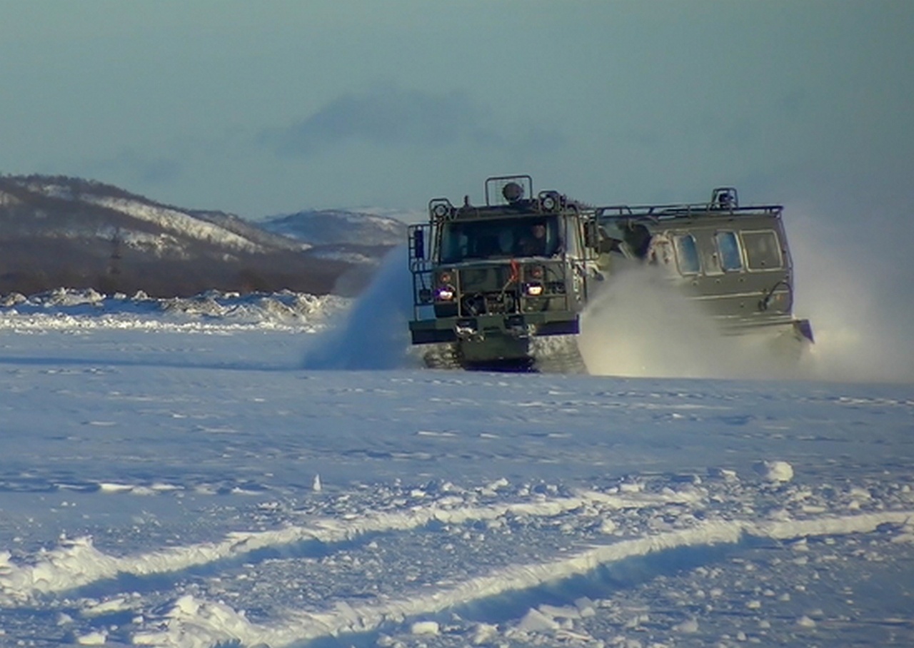 В Мурманской области на полигонах армейского корпуса Северного флота проводятся занятия по вождению боевых машин.