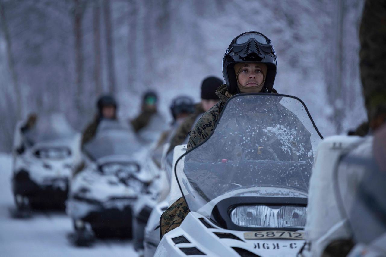 Военнослужащие Корпуса морской пехоты США проходят подготовку в Норвегии, 31 января 2023 г.