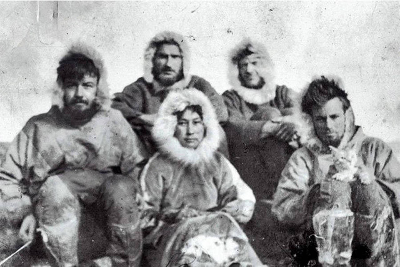 Участники экспедиции Кроуфорда (на фото слева).