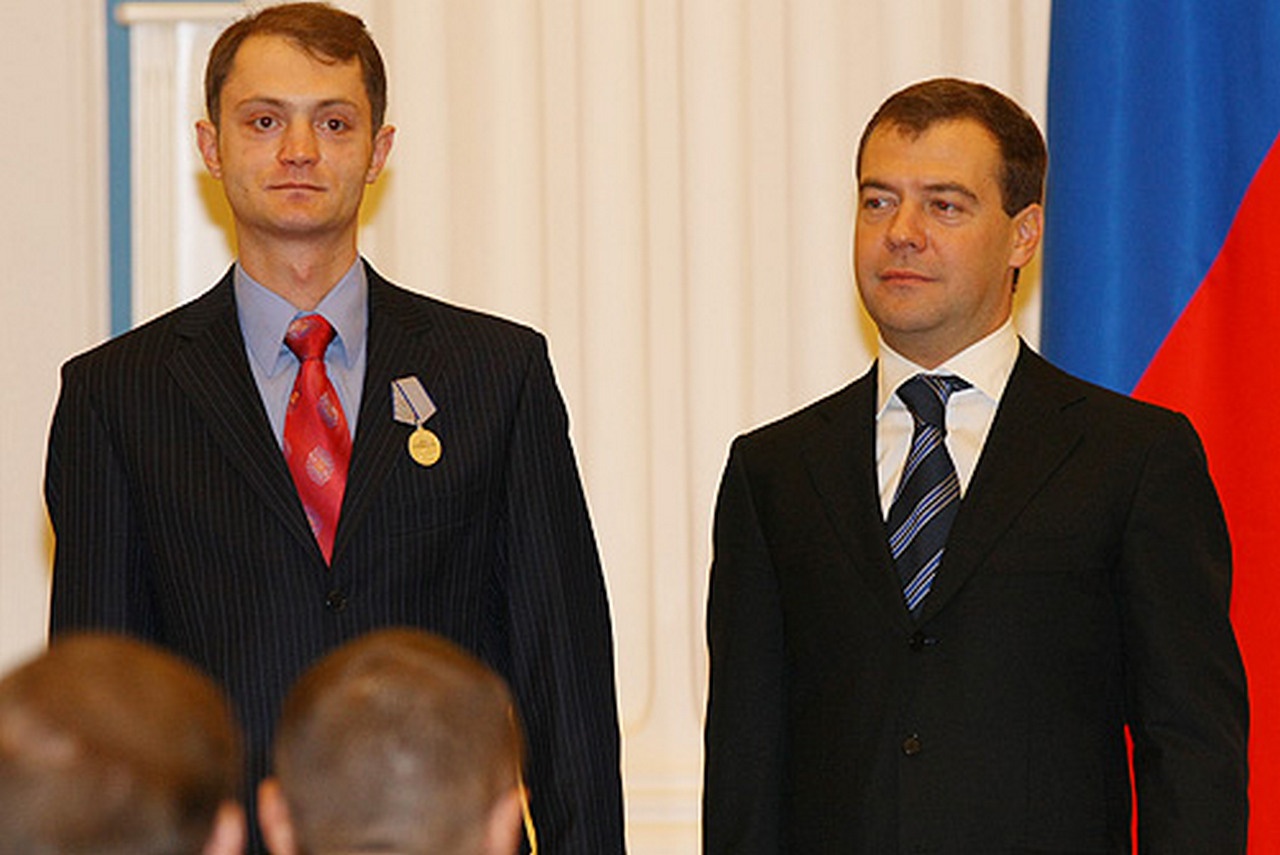 Награждение Александра Коца медалью «За отвагу», 16 января 2009 г.