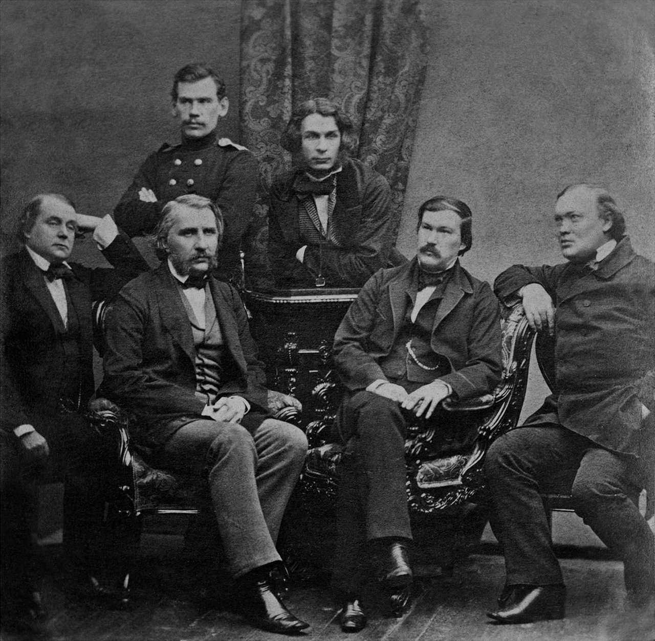 Русские писатели круга журнала «Современник». Лев Толстой стоит первым слева.