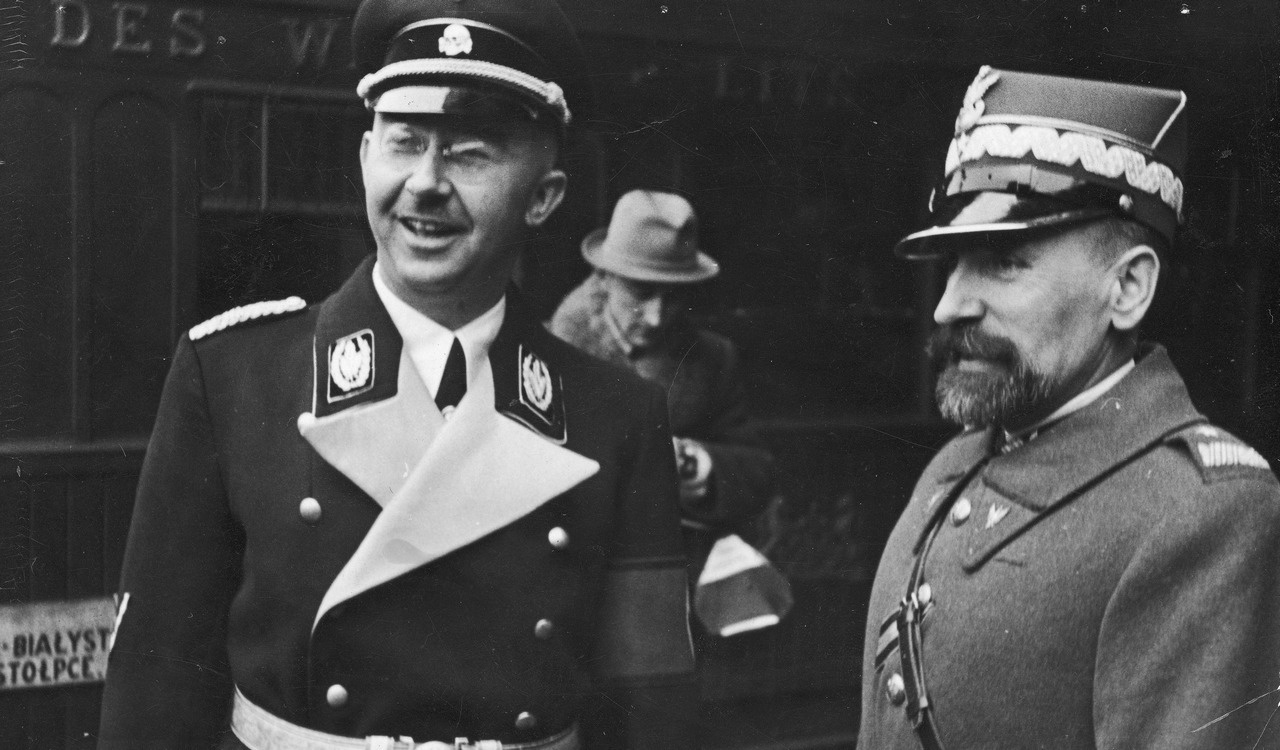 Рейхсфюрер СС Генрих Гиммлер и главный комендант государственной полиции Польши генерал Кордиан Юзеф Заморски, февраль 1939 г.
