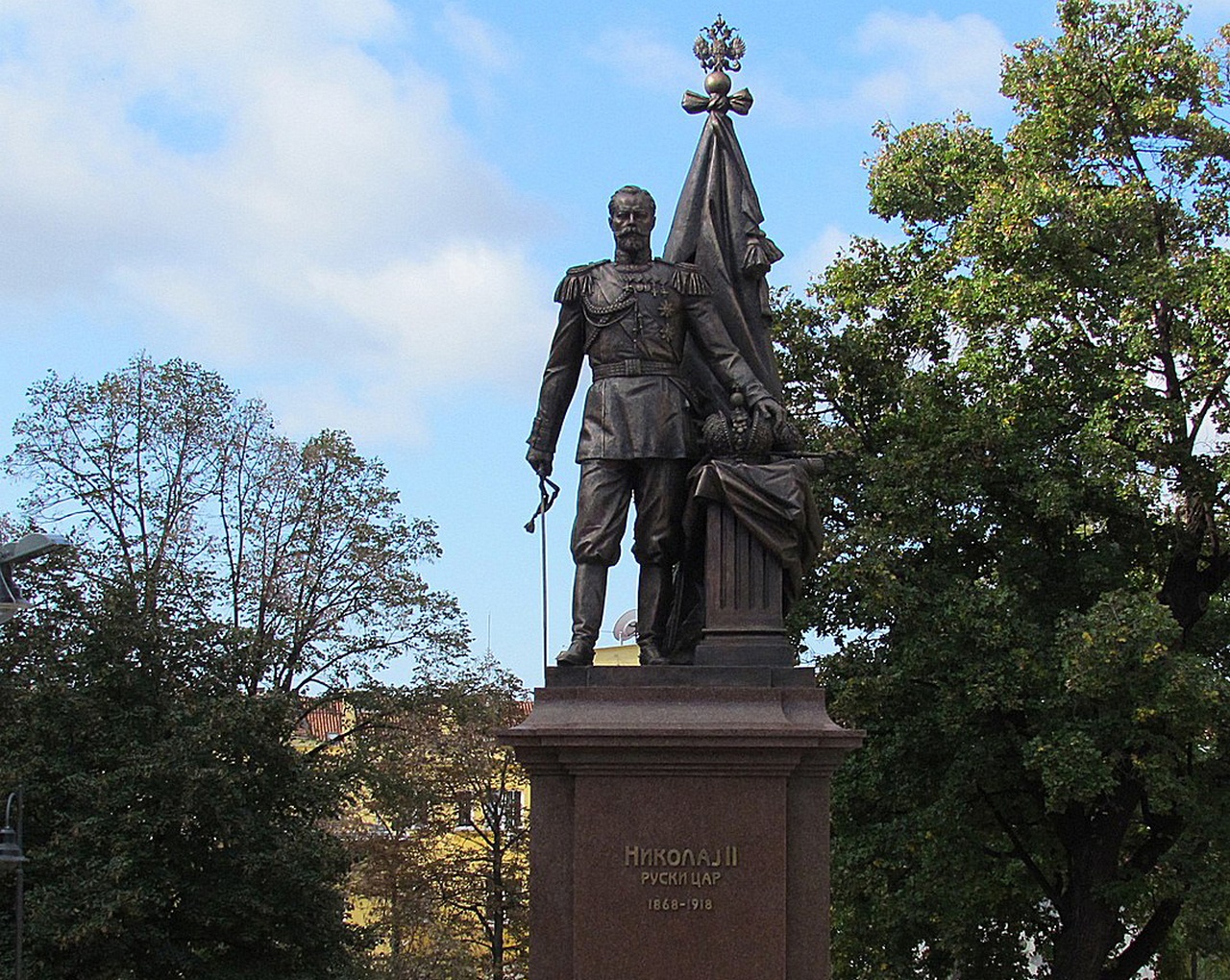 Памятник Николаю II в Белграде.