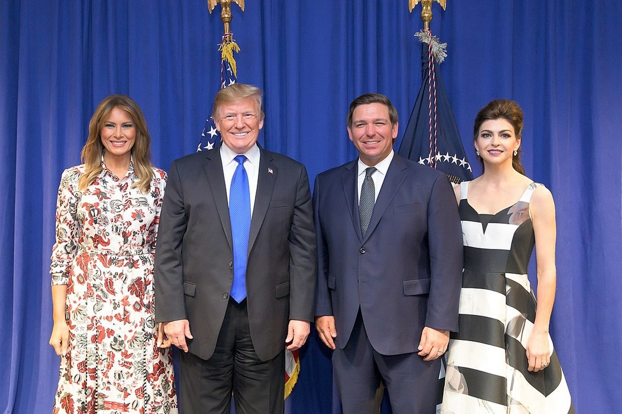 Рон Десантис и его жена Кейси с президентом Дональдом Трампом и первой леди Меланией, февраль 2019 г.