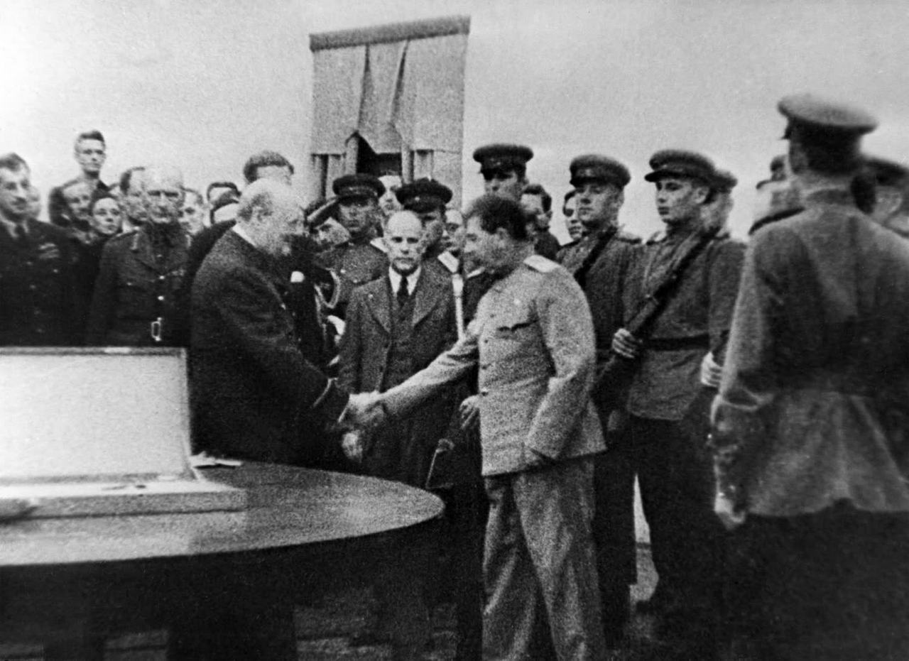  Сталин благодарит Черчилля за «Меч Сталинграда», посольство СССР в Тегеране. 29 ноября 1943 г.
