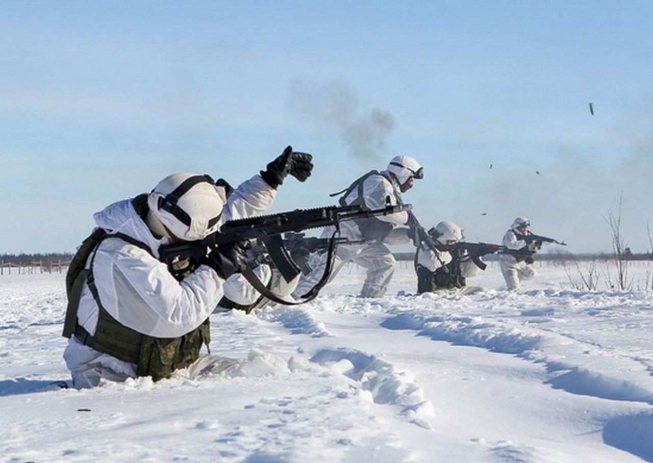 Морские пехотинцы Тихоокеанского флота на Камчатке совершенствуют стрелковую подготовку на полигоне Радыгино.