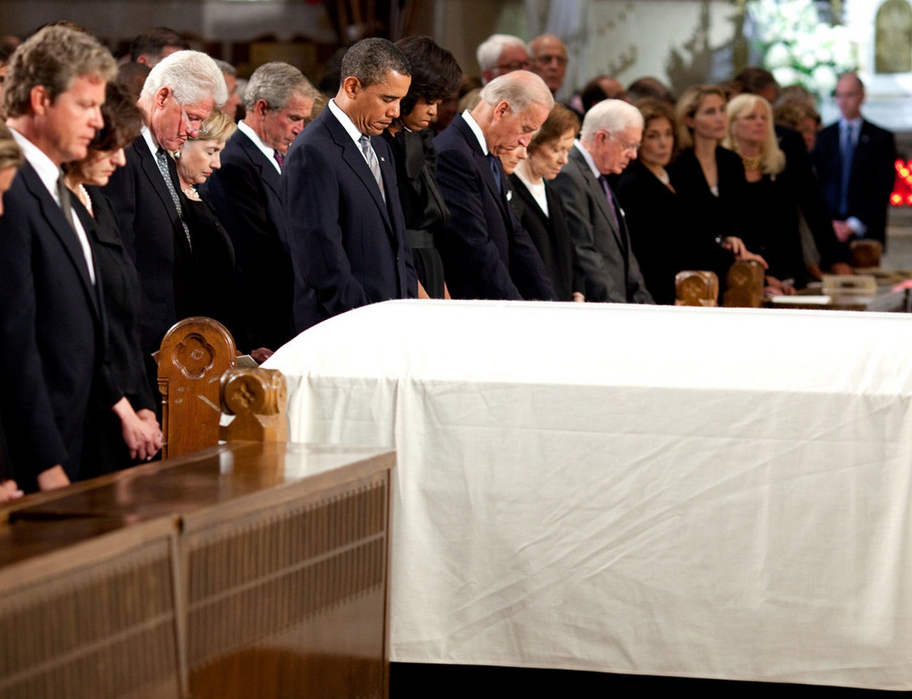 Вся президентская рать США. На фото: Картер, Клинтон, Буш-младший, Обама и Байден.