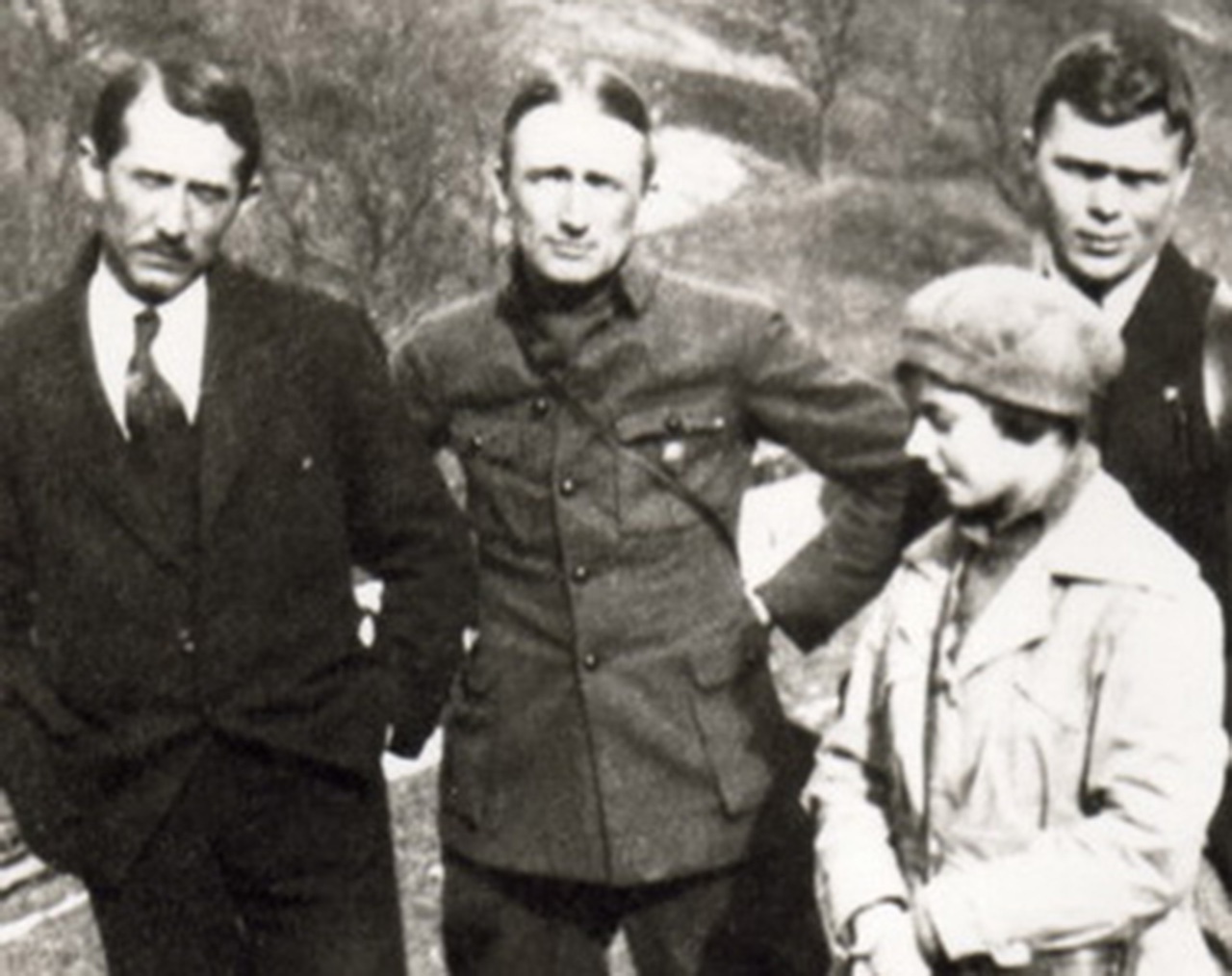 Евгений Коновалец (слева)  и Андрей Мельник, окрестности Вены, 1921 год.