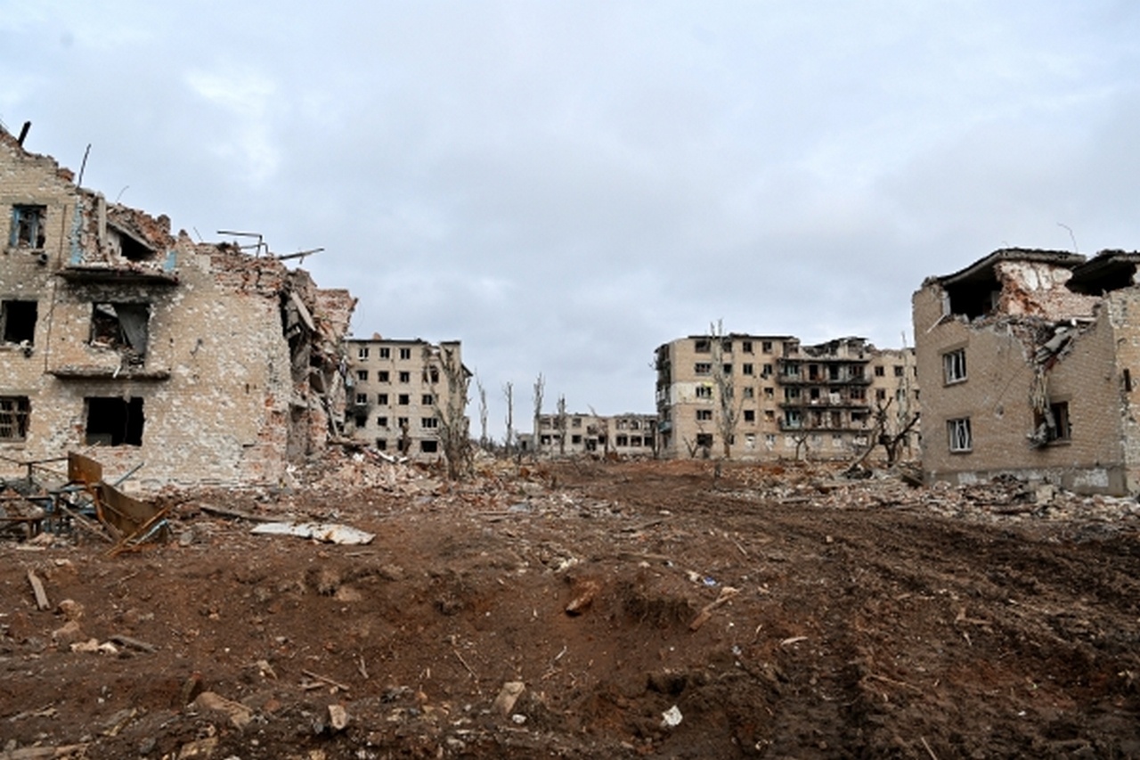 Разрушенные жилые здания в Соледаре, март 2023 г. Это всё будет необходимо построить заново.