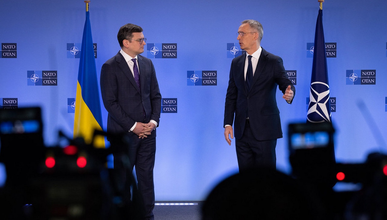 Генсек НАТО, постоянно встречаясь с руководителями Украины, подчёркивает необходимость победы над Россией любой ценой.