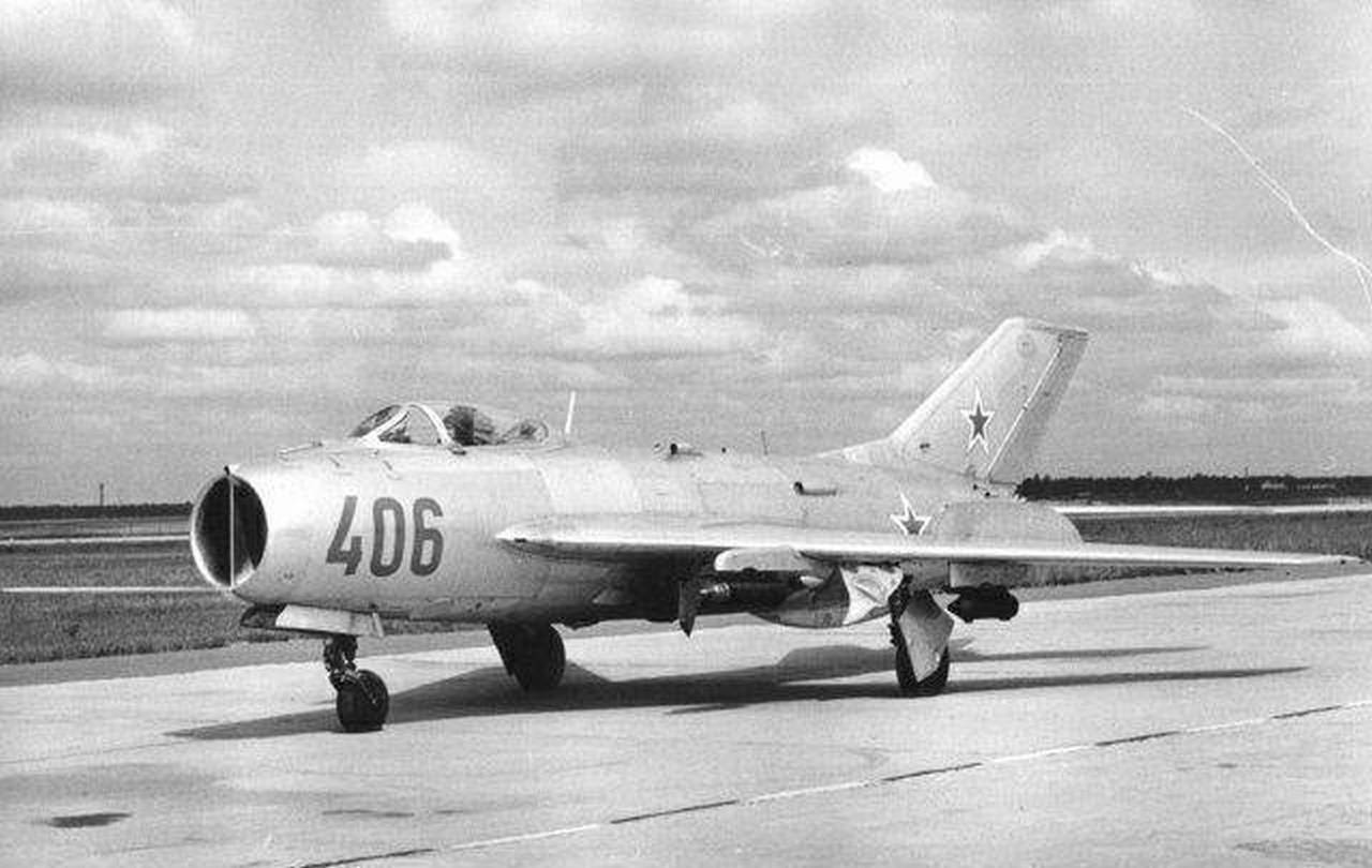 Реактивный истребитель МиГ-19.
